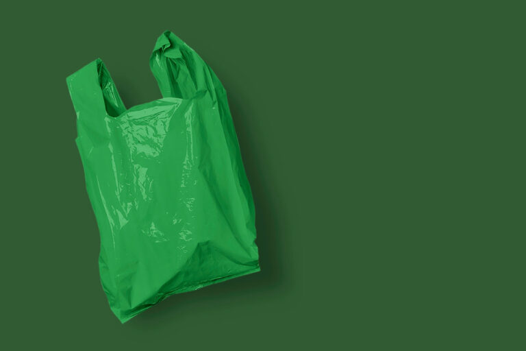 Material plástico relacionado a conteúdo sobre biodegradável